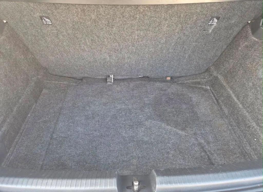 VOLKSWAGEN Polo Hatch - Foto