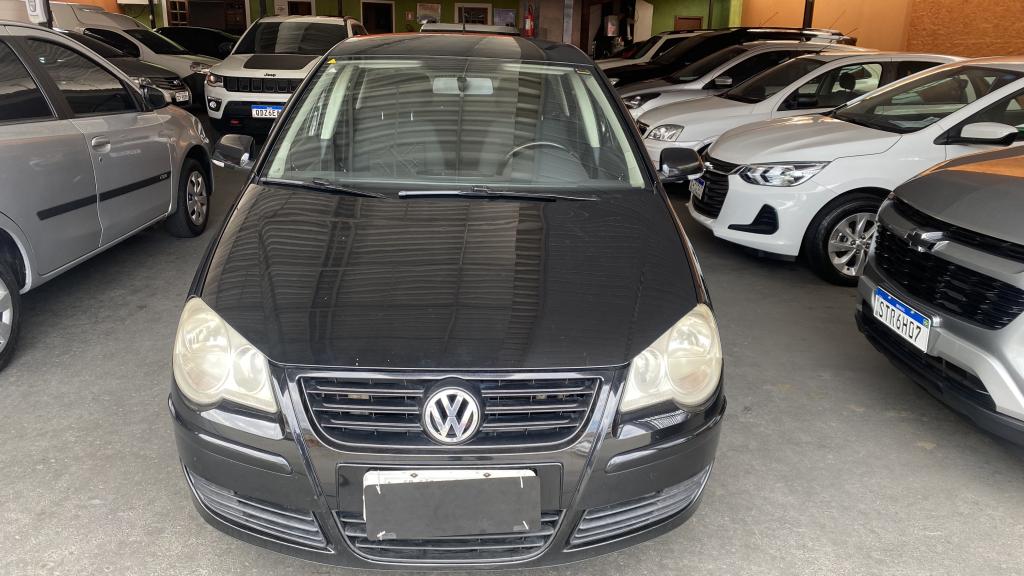 VOLKSWAGEN Polo Sedan