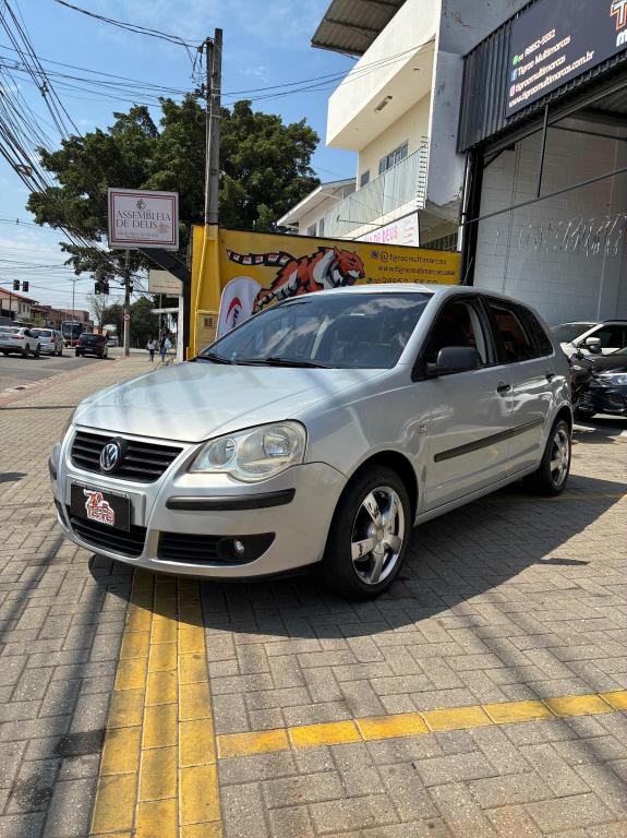 VOLKSWAGEN Polo Sedan - Foto