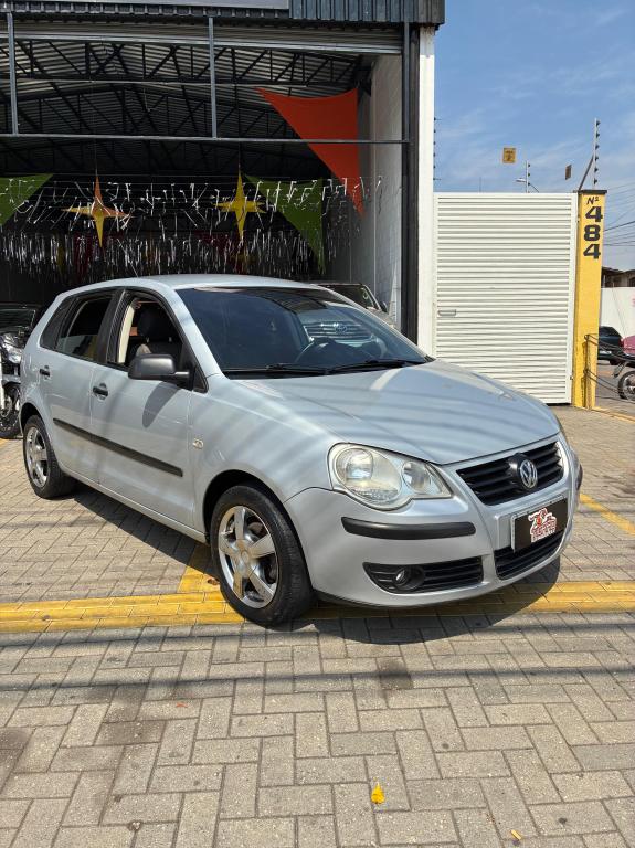 VOLKSWAGEN Polo Sedan - Foto
