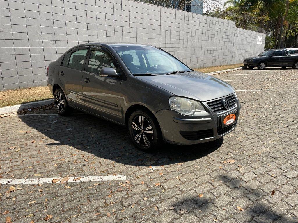 VOLKSWAGEN Polo Sedan - Foto