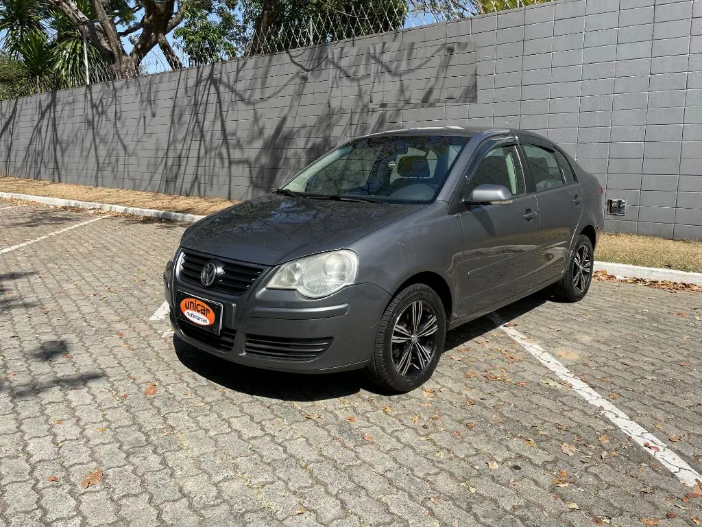 VOLKSWAGEN Polo Sedan - Foto
