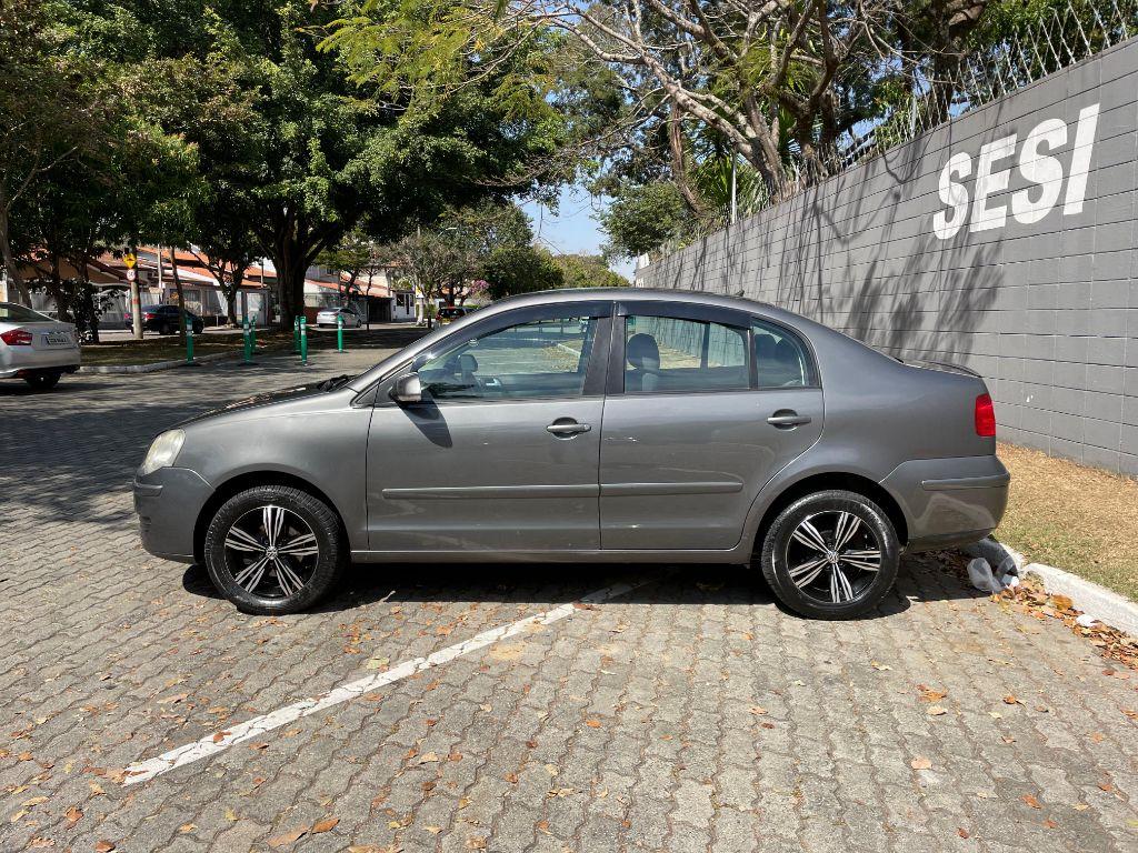 VOLKSWAGEN Polo Sedan - Foto