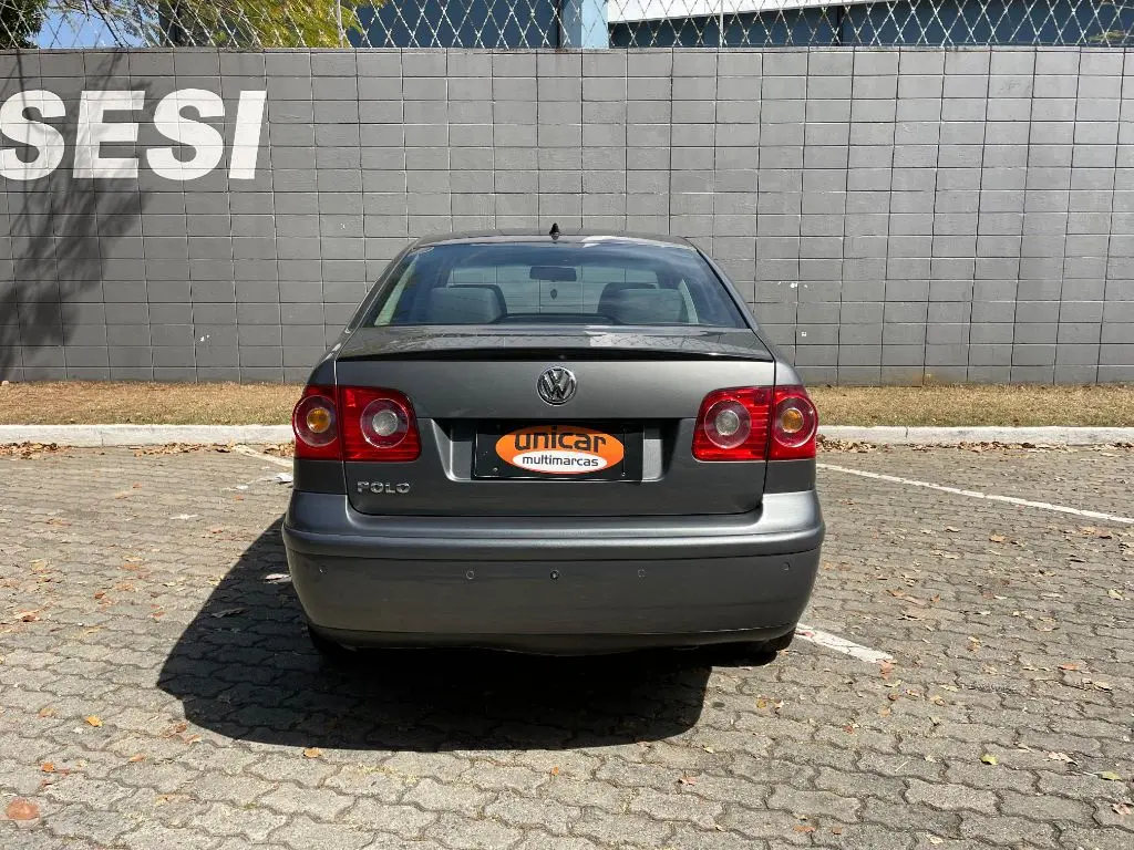 VOLKSWAGEN Polo Sedan - Foto