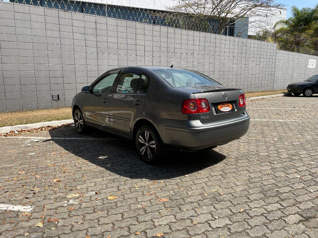 VOLKSWAGEN Polo Sedan - Foto