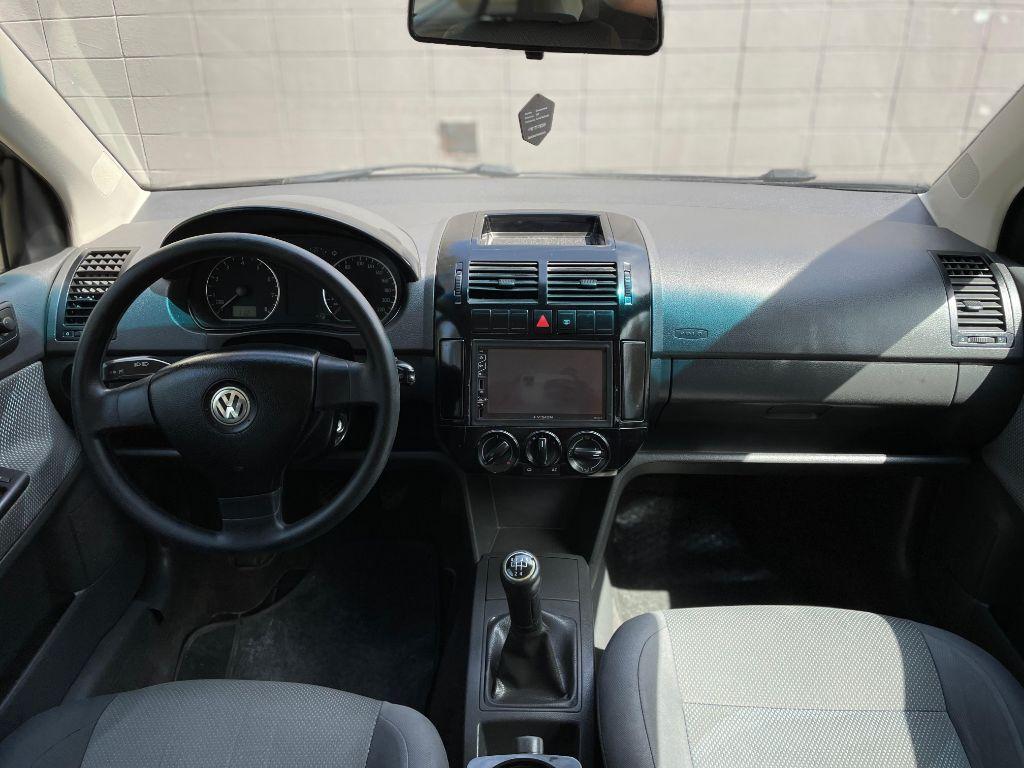 VOLKSWAGEN Polo Sedan - Foto