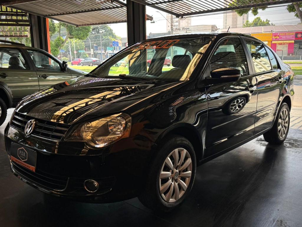 VOLKSWAGEN Polo Sedan - Foto