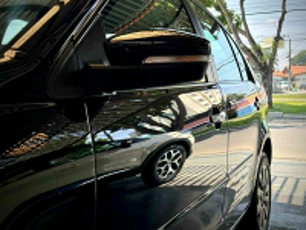 VOLKSWAGEN Polo Sedan - Foto