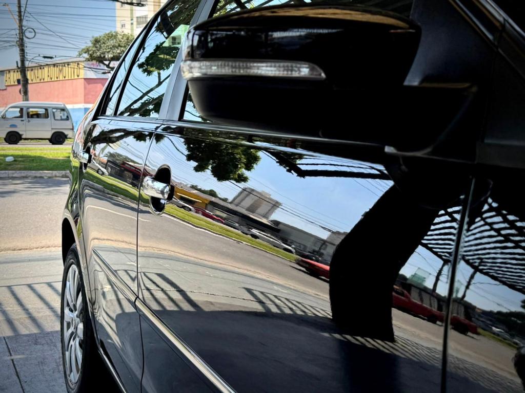 VOLKSWAGEN Polo Sedan - Foto