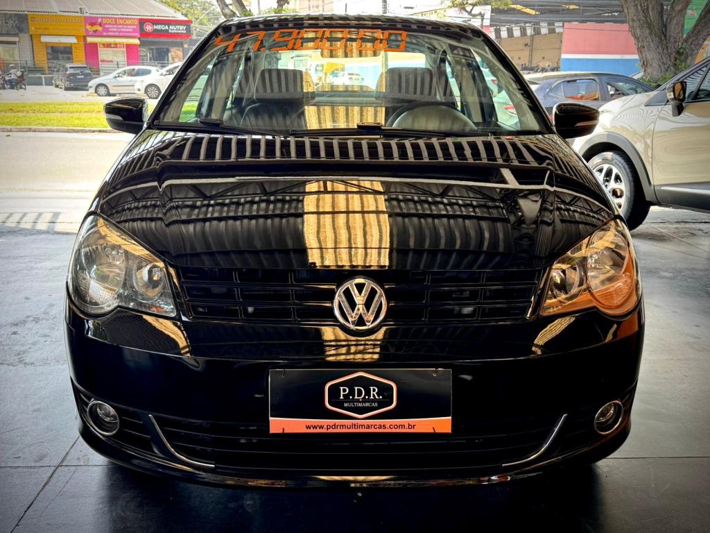 VOLKSWAGEN Polo Sedan - Foto