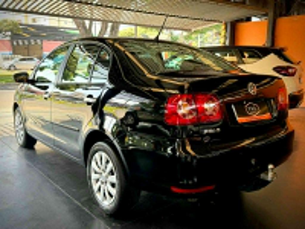 VOLKSWAGEN Polo Sedan - Foto