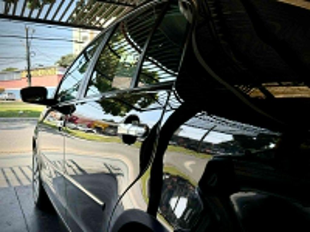 VOLKSWAGEN Polo Sedan - Foto