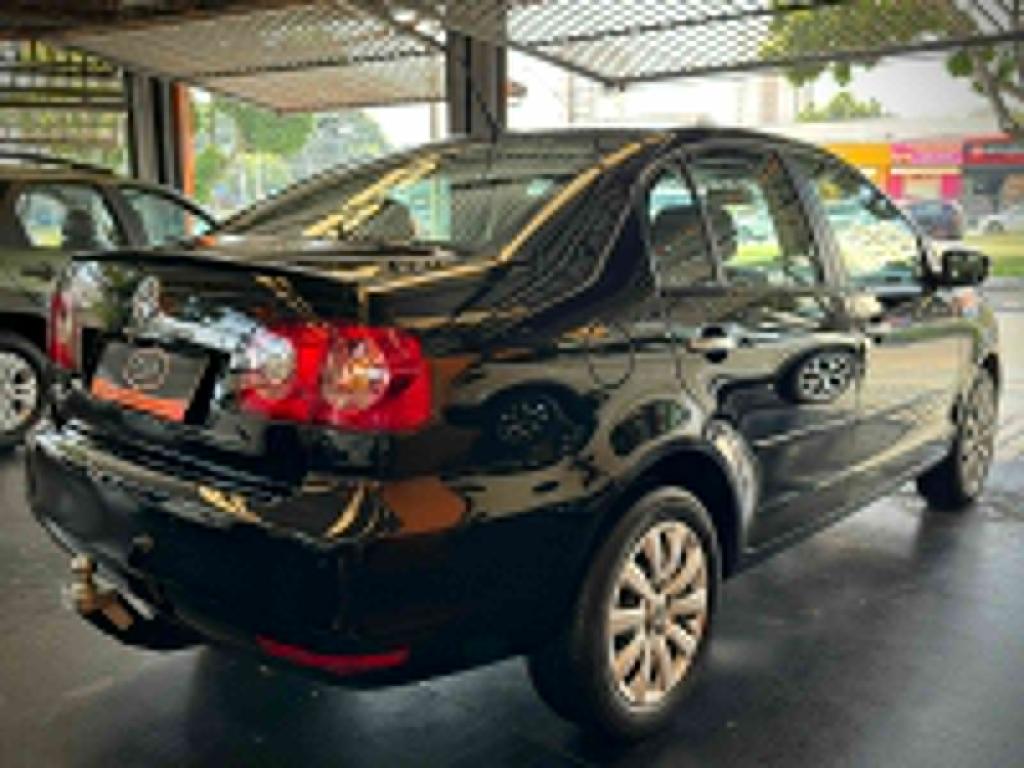 VOLKSWAGEN Polo Sedan - Foto