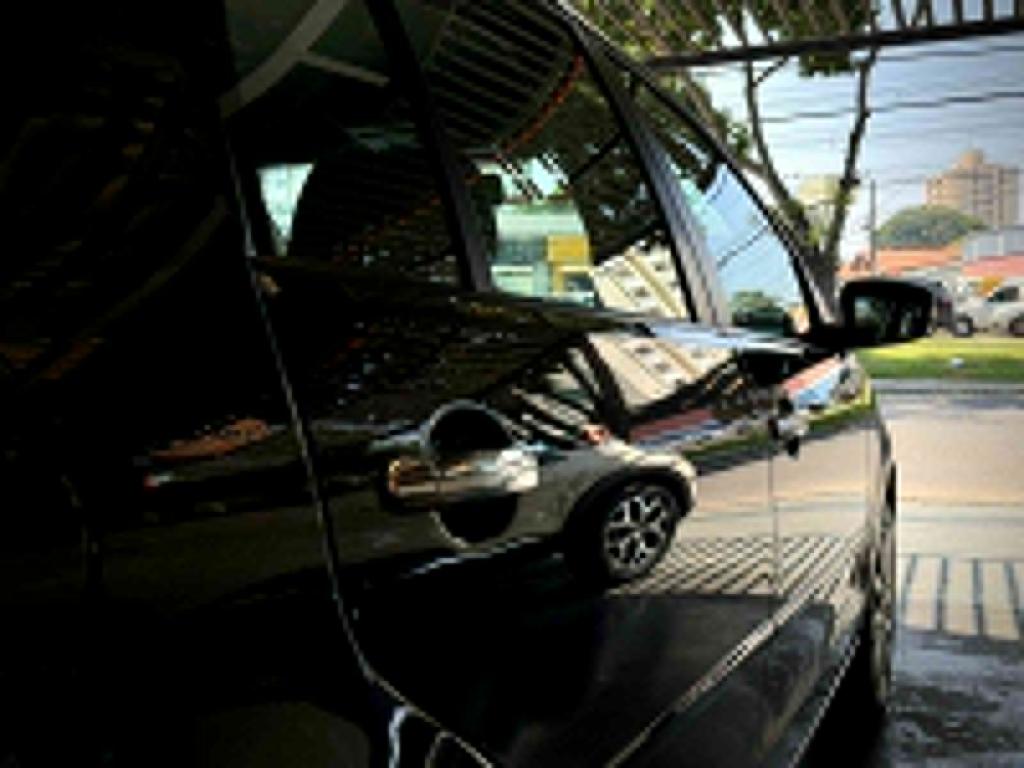 VOLKSWAGEN Polo Sedan - Foto