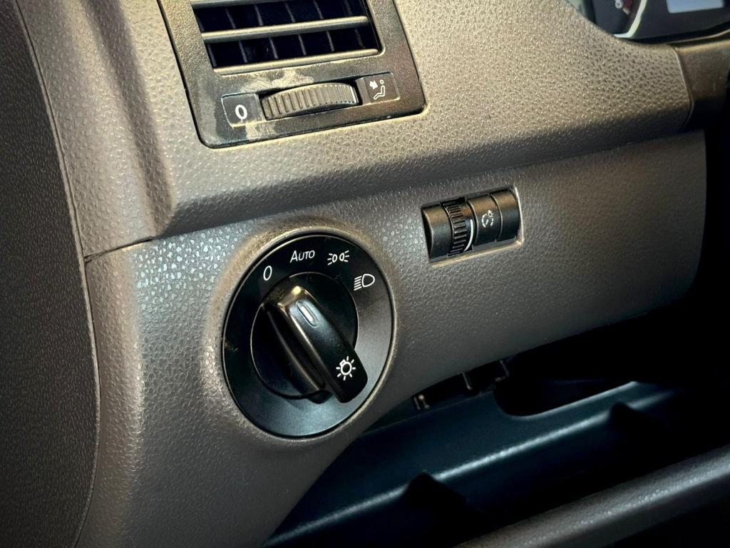 VOLKSWAGEN Polo Sedan - Foto