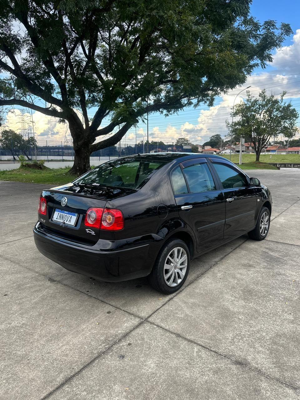 VOLKSWAGEN Polo Sedan - Foto