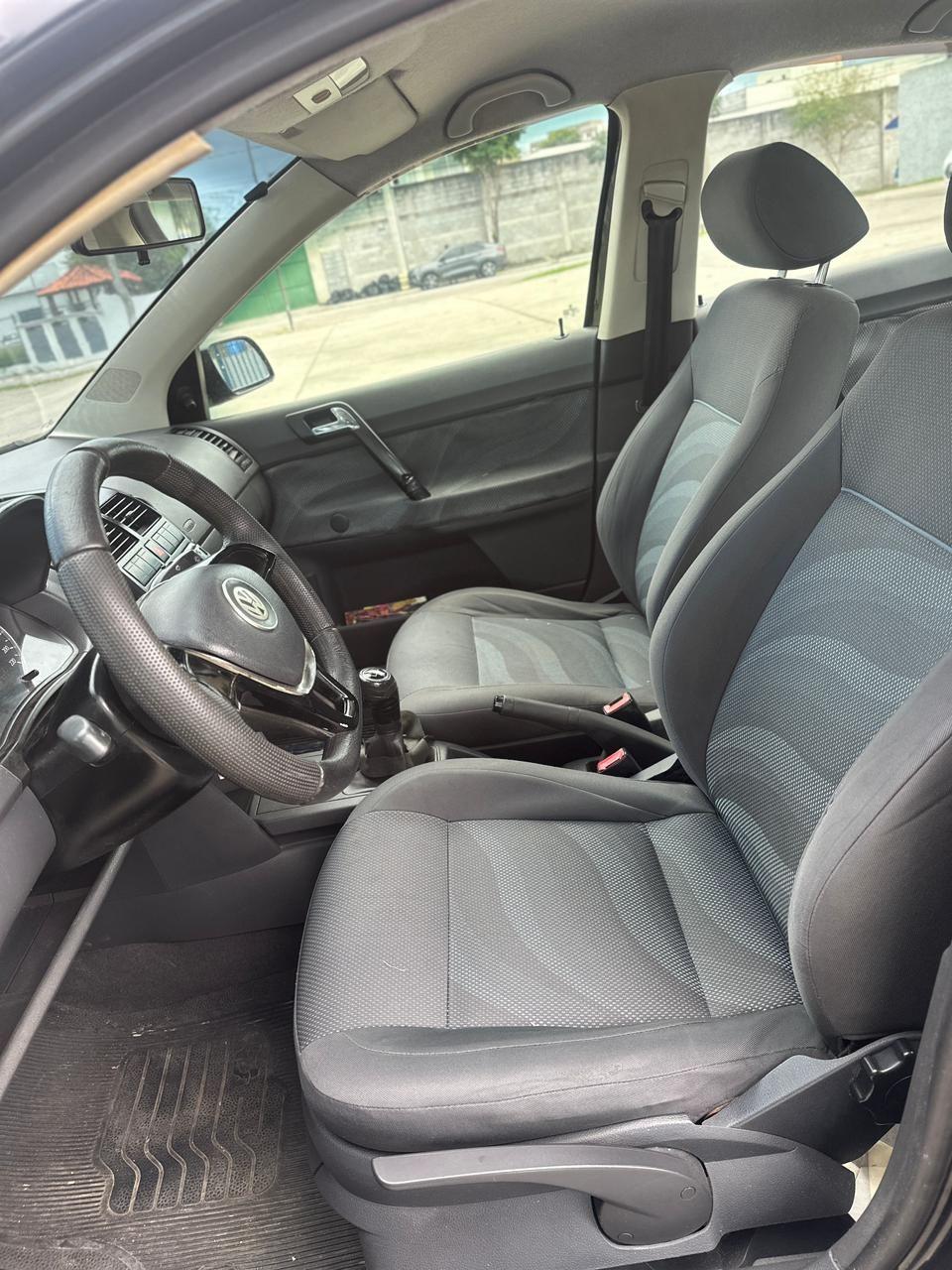 VOLKSWAGEN Polo Sedan - Foto