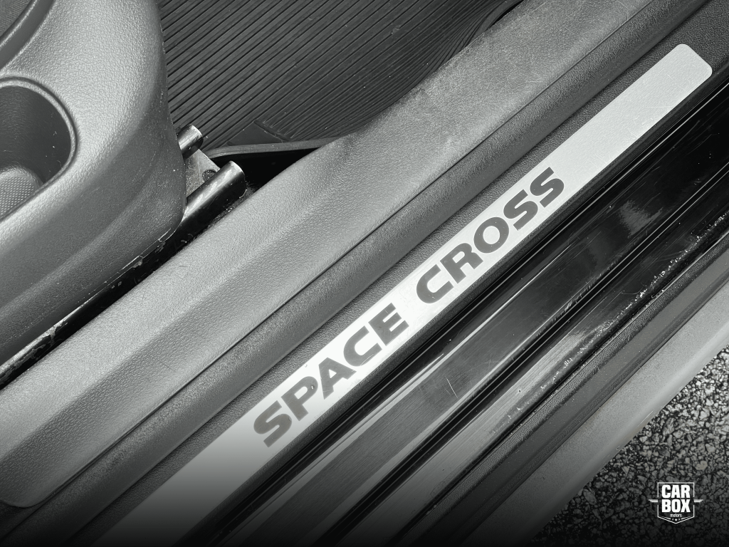 VOLKSWAGEN Space Cross - Foto