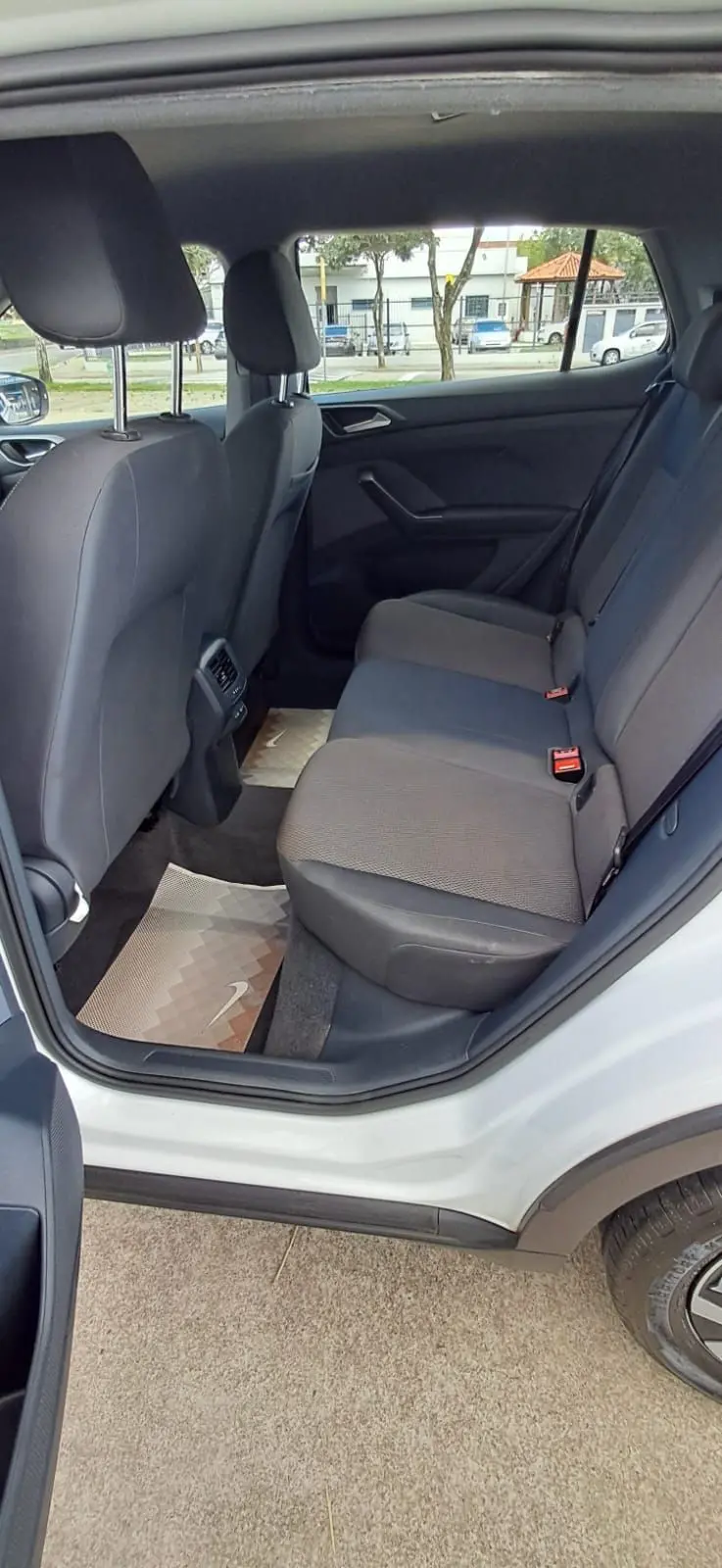 VOLKSWAGEN T-Cross - Foto