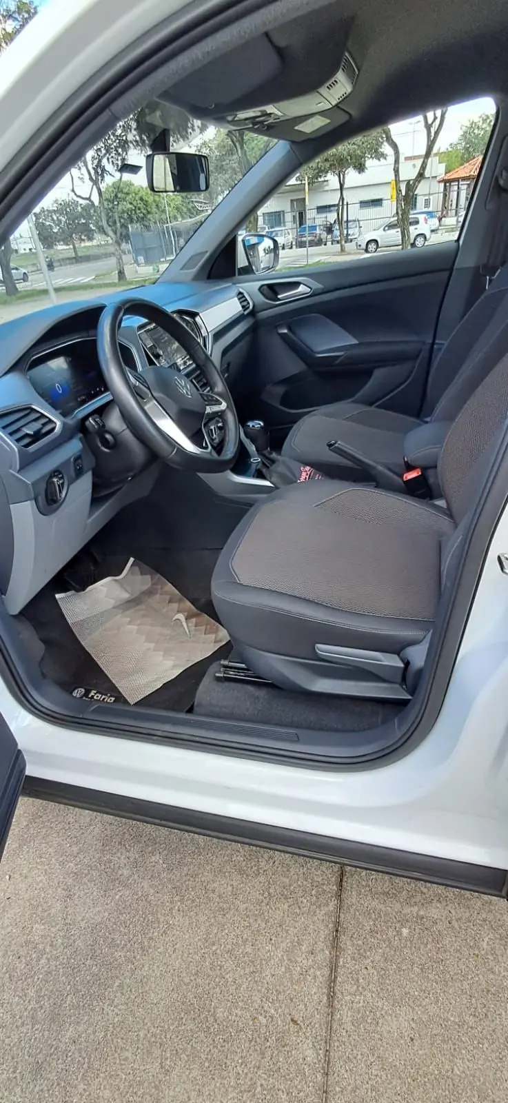 VOLKSWAGEN T-Cross - Foto