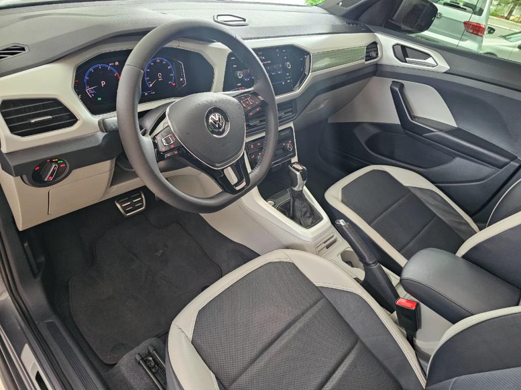 VOLKSWAGEN T-Cross - Foto