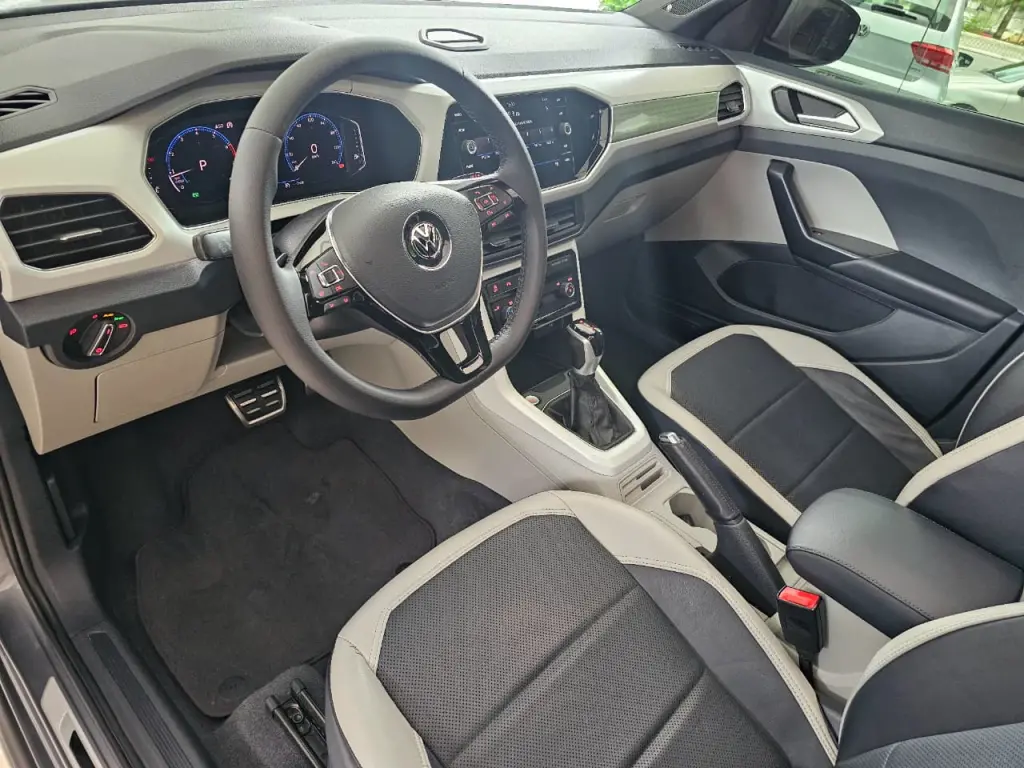 VOLKSWAGEN T-Cross - Foto