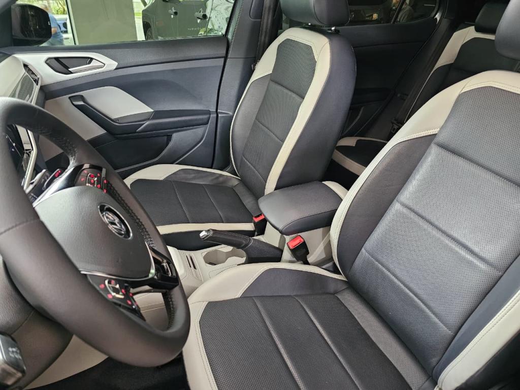 VOLKSWAGEN T-Cross - Foto