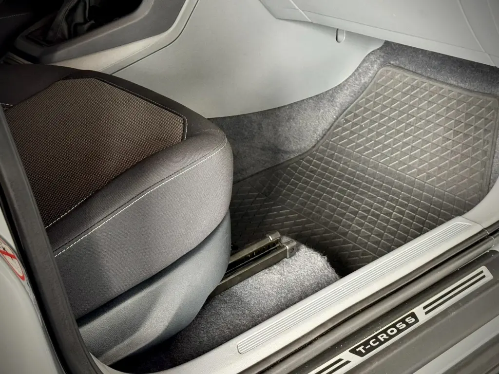 VOLKSWAGEN T-Cross - Foto