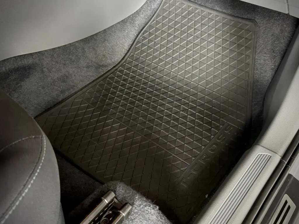 VOLKSWAGEN T-Cross - Foto