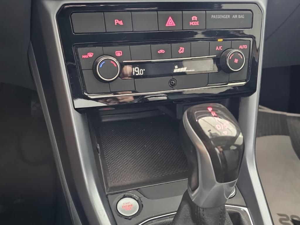 VOLKSWAGEN T-Cross - Foto