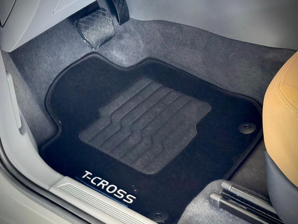 VOLKSWAGEN T-Cross - Foto