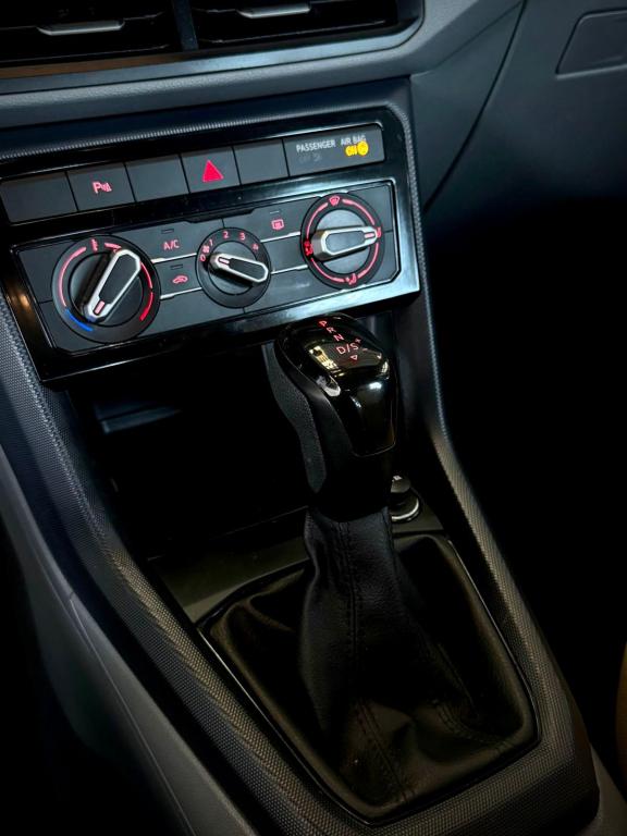 VOLKSWAGEN T-Cross - Foto