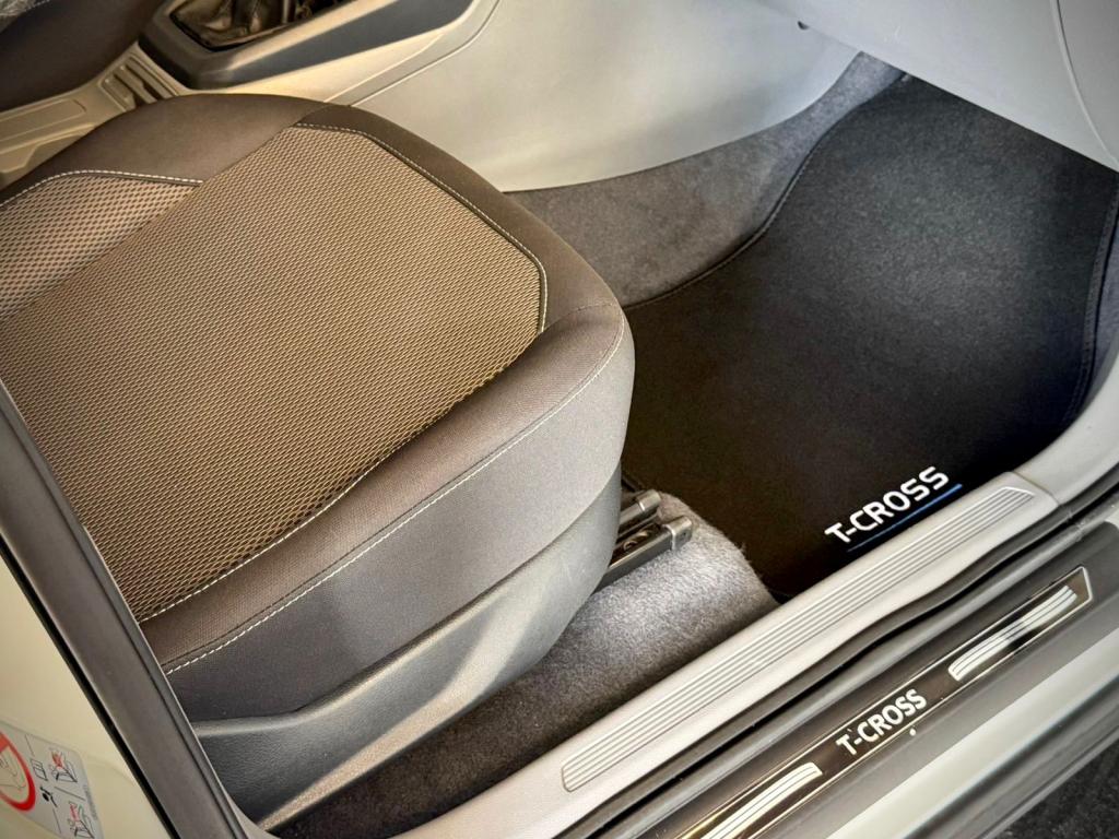 VOLKSWAGEN T-Cross - Foto