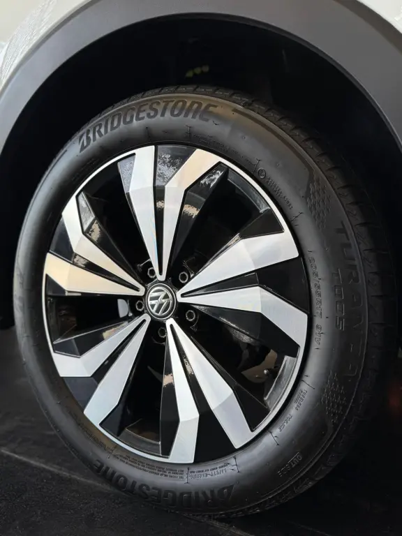 VOLKSWAGEN T-Cross - Foto