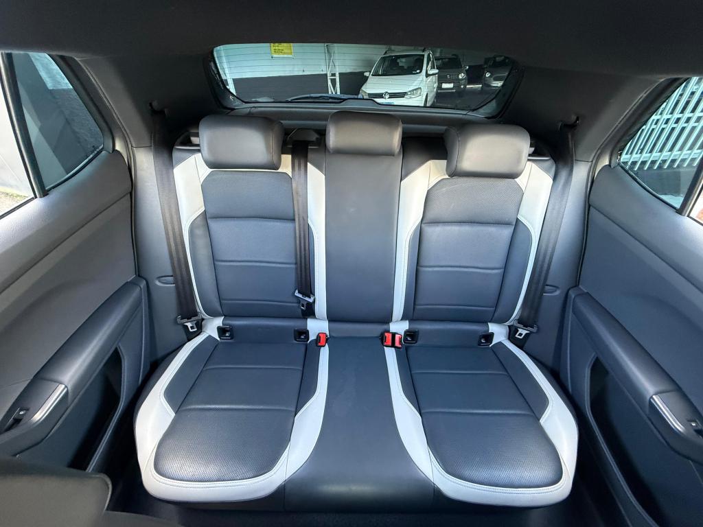 VOLKSWAGEN T-Cross - Foto