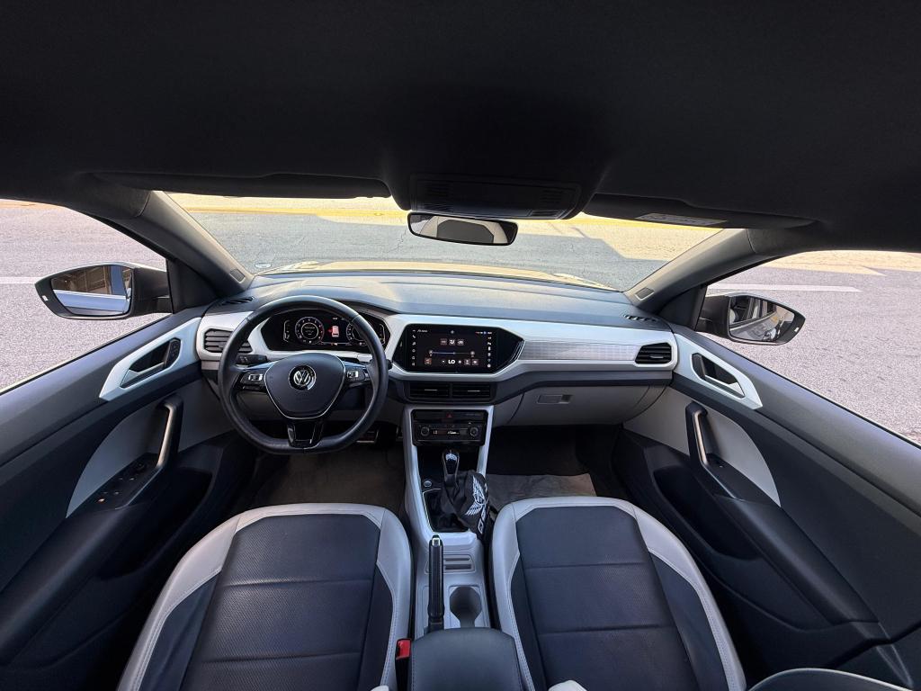 VOLKSWAGEN T-Cross - Foto