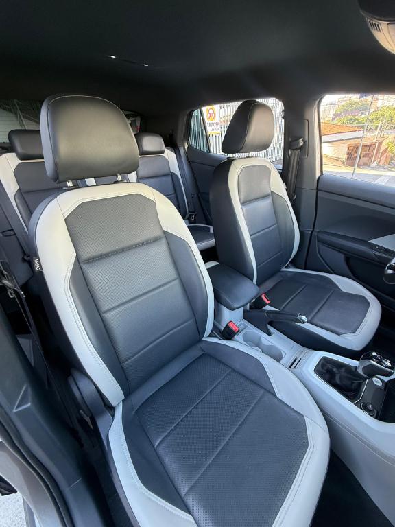 VOLKSWAGEN T-Cross - Foto