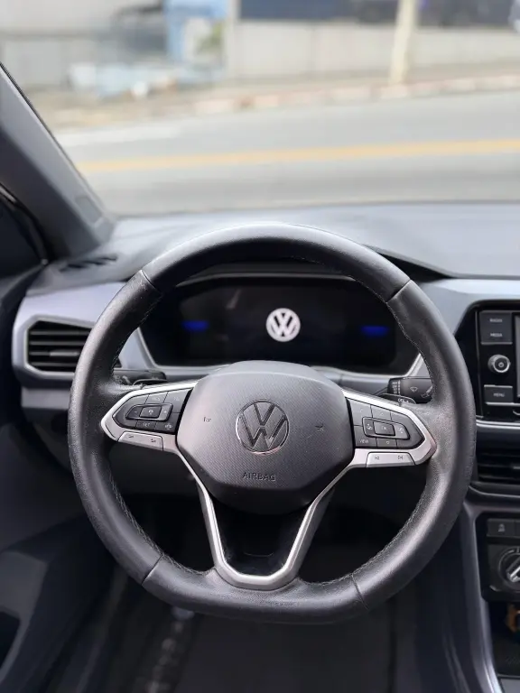 VOLKSWAGEN T-Cross - Foto