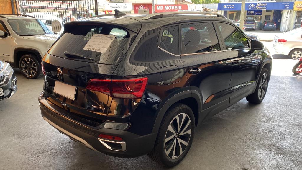 VOLKSWAGEN Taos - Foto