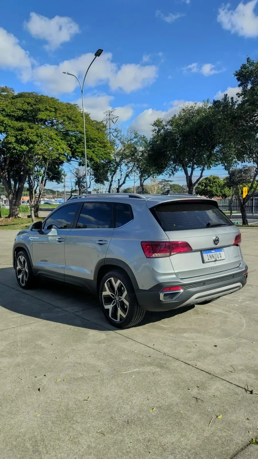 VOLKSWAGEN Taos - Foto