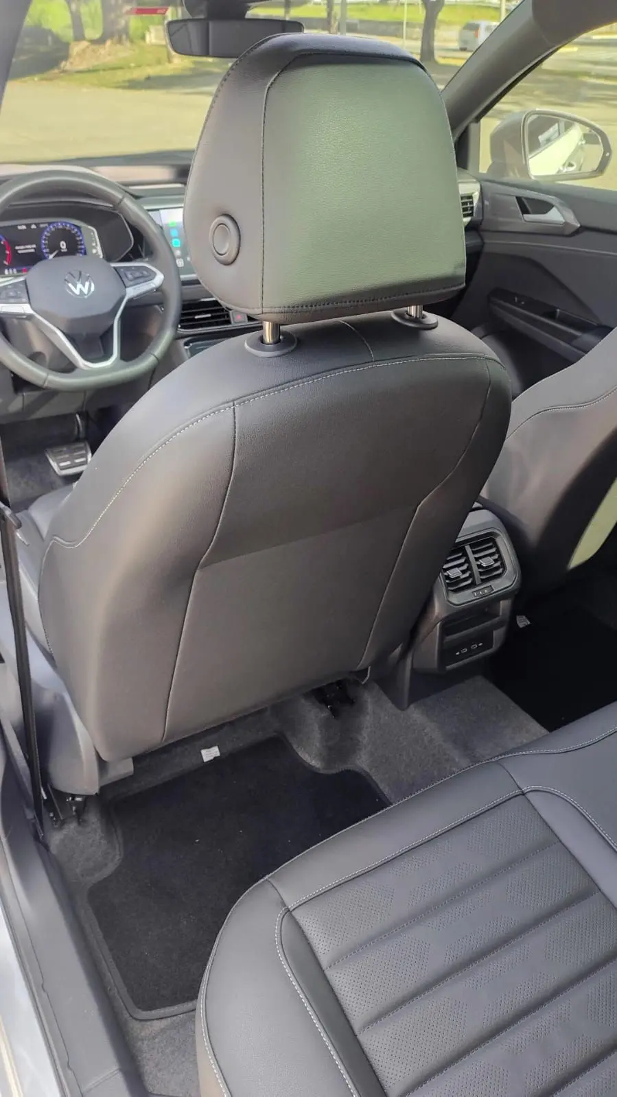 VOLKSWAGEN Taos - Foto