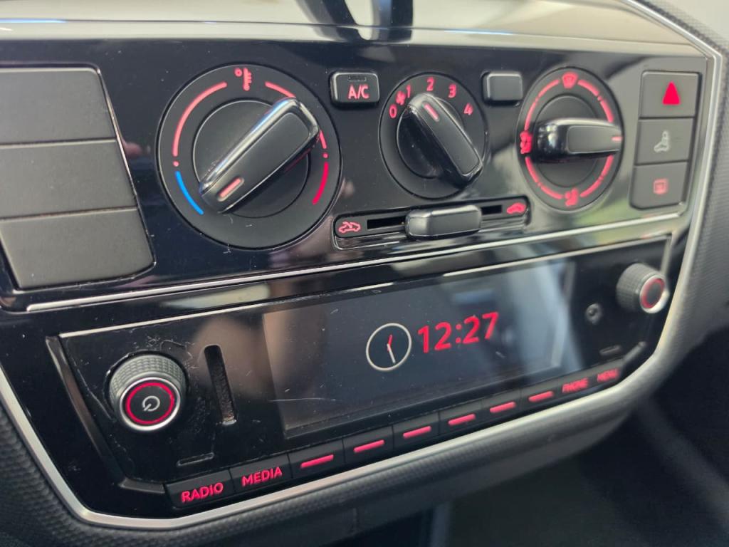 VOLKSWAGEN UP - Foto