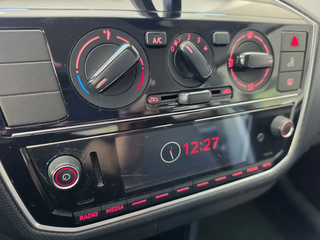 VOLKSWAGEN UP - Foto