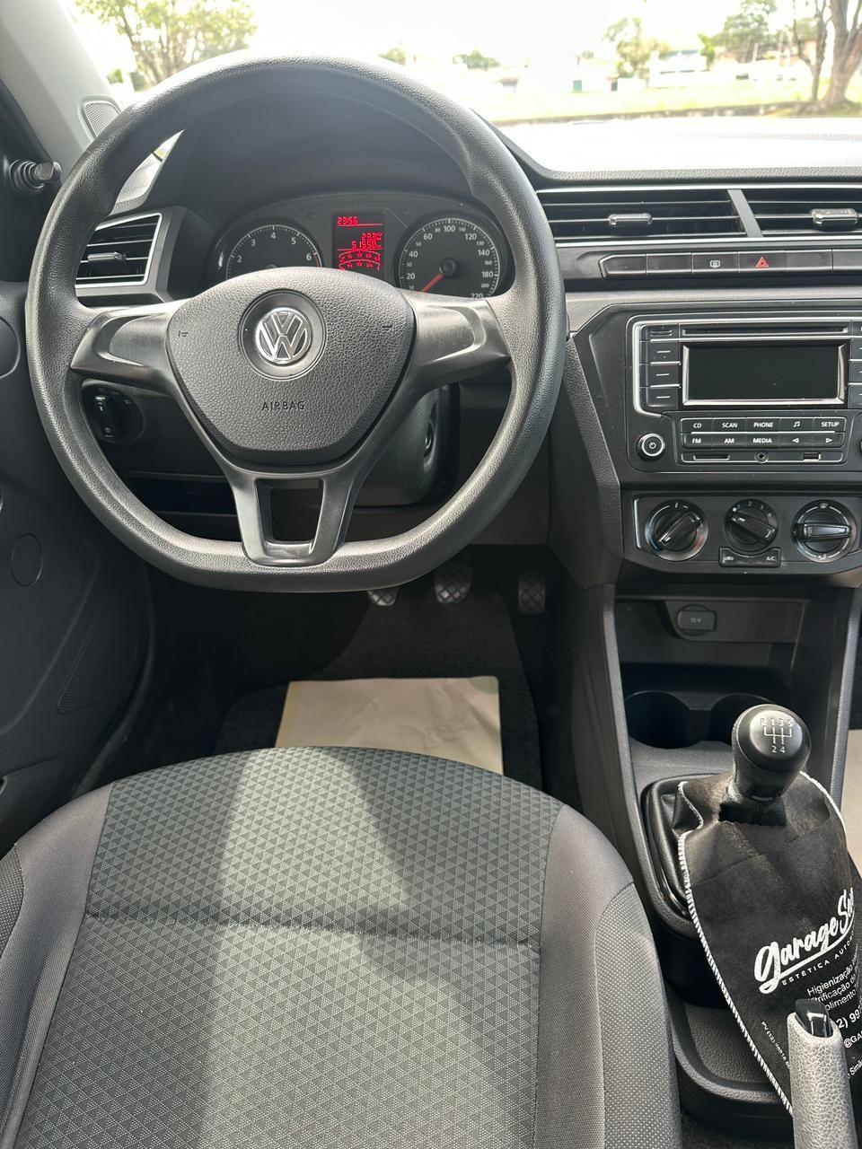 VOLKSWAGEN Voyage - Foto