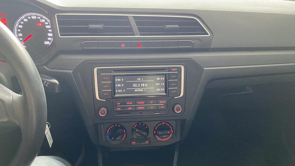 VOLKSWAGEN Voyage - Foto