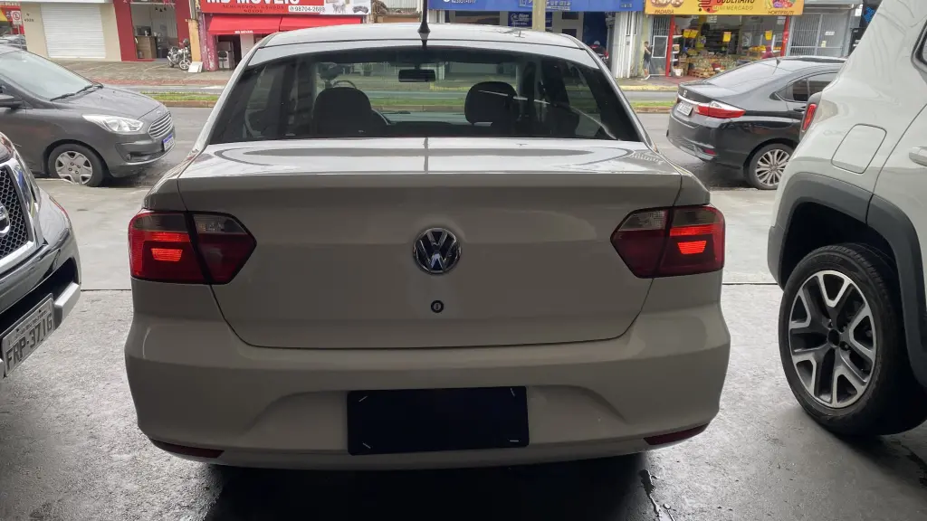 VOLKSWAGEN Voyage - Foto