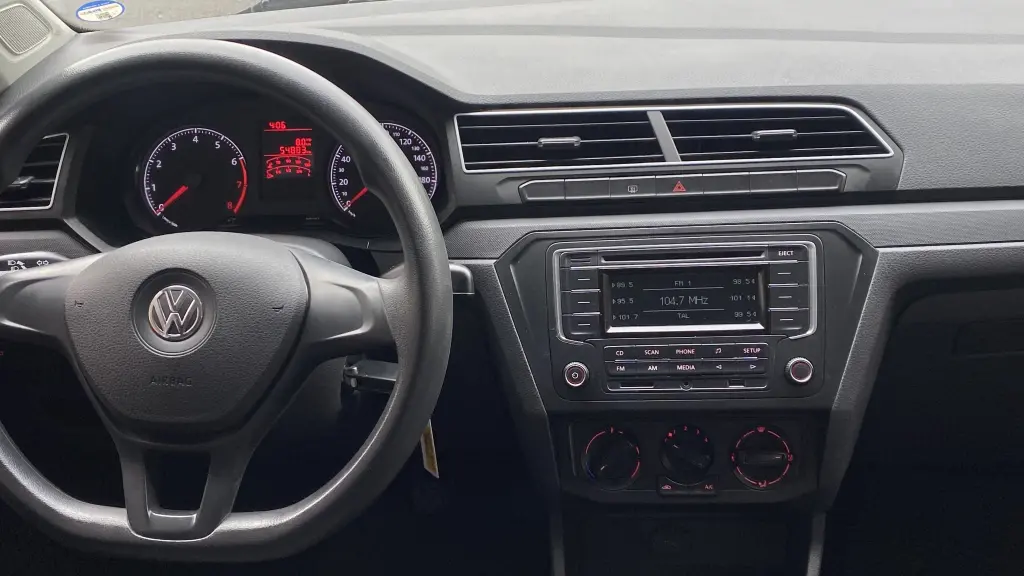 VOLKSWAGEN Voyage - Foto