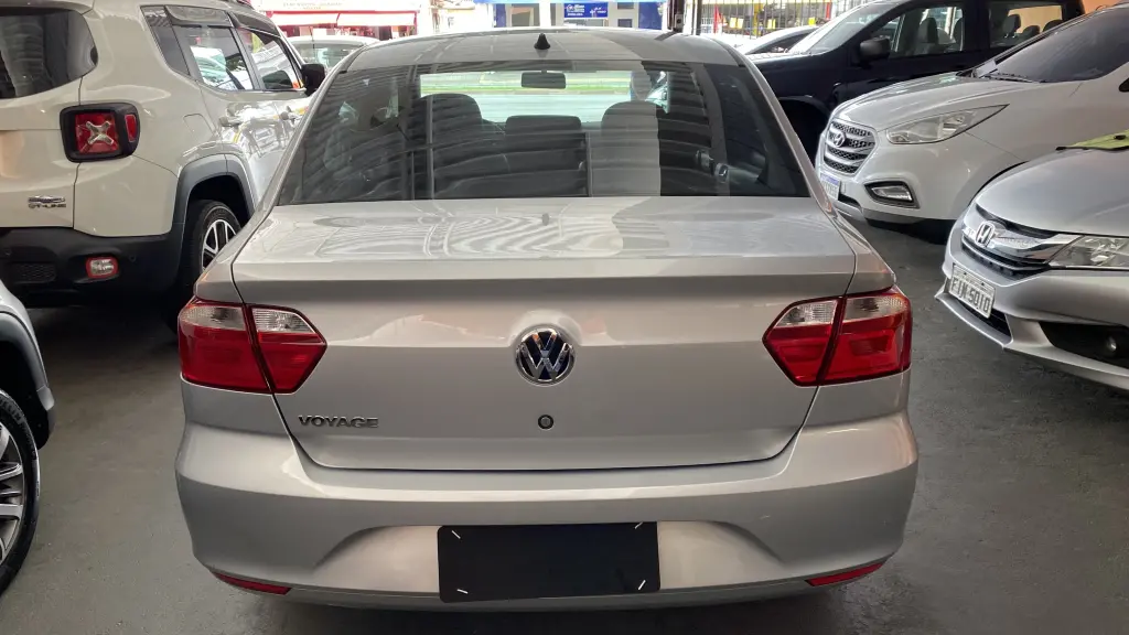 VOLKSWAGEN Voyage - Foto