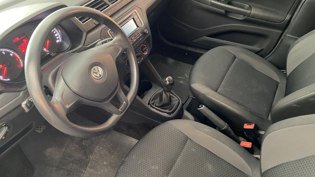VOLKSWAGEN Voyage - Foto
