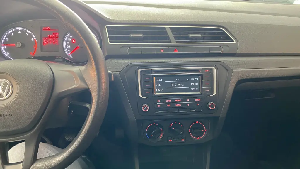 VOLKSWAGEN Voyage - Foto